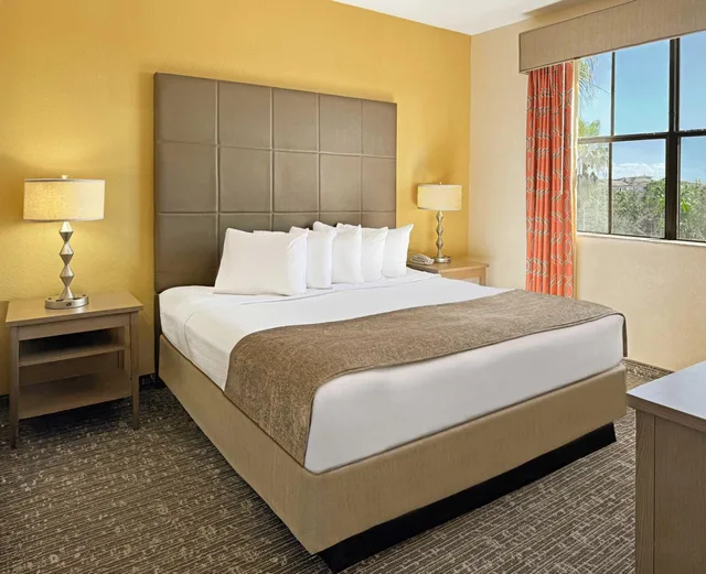 جناح بغرفتي نوم مع أريكة، Floridays Orlando Resort 7/10