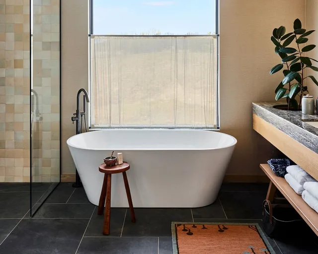 Meadow, Cottage, King Bed، Wildflower Farms, Auberge Resorts Collection 3/4
