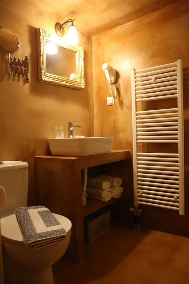 غرفة فاخرة بحوض استحمام، Archontiko Stamou Boutique Hotel 4/4