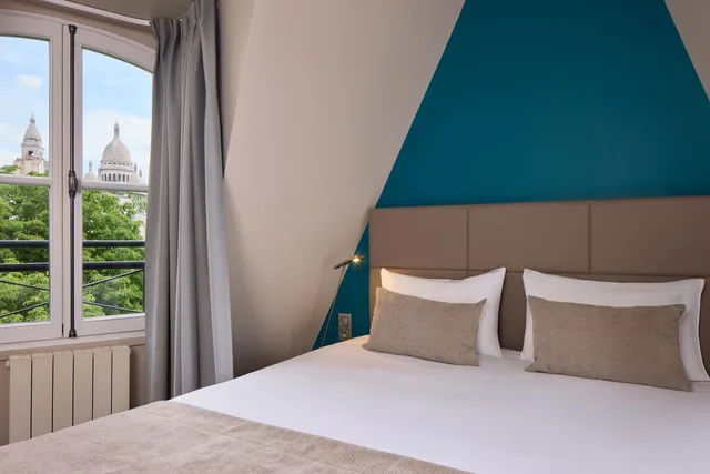 Room, Triple, 1 Double and 1 Single Bed, TIMHOTEL MONTMARTRE 2/2
