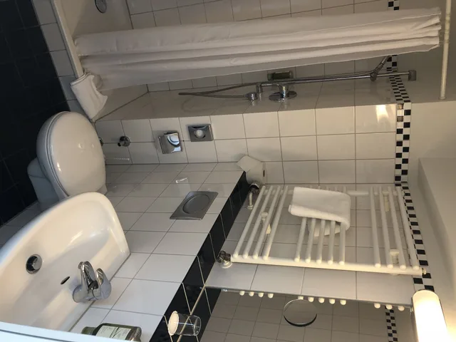 غرفة قياسية مفردة بسرير كوين، Cityhotel Monopol 3/4