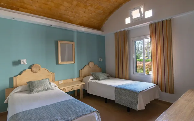بنغل سوبيريور بثلاثة أسرّة بغرفة نوم واحدة، Cordial Biarritz Bungalows 2/4