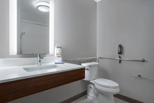 Room, King Bed, Holiday Inn Express Hotel Suites Clinton 1/1