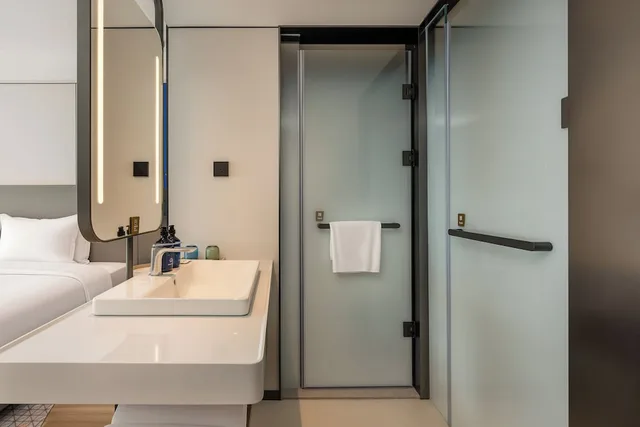 غرفة قياسية بسرير كوين، Holiday Inn Express Beijing Lize Business District By Ihg 1/3