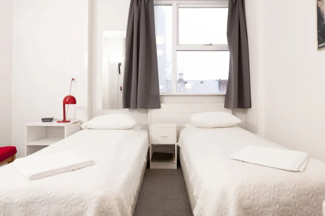 غرفة بسريرين منفصلين بحمام مشترك، 101 Guesthouse 2/4