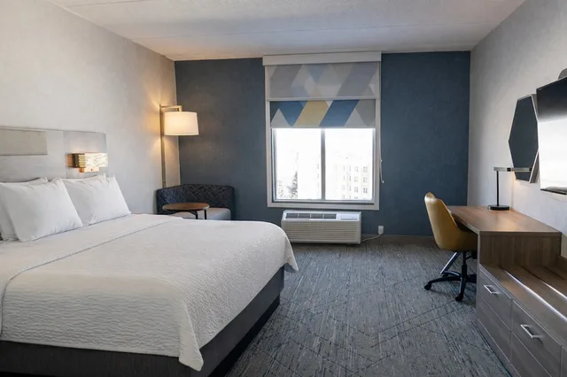 غرفة قياسية بسرير كينج، Holiday Inn Express Hotel Amp Suites Timmins 1/5