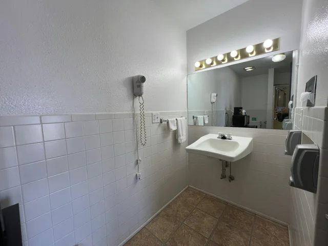 غرفة بسرير كوين لذوي الإعاقة، Marysville Surf Motel Kansas US 77 4/8
