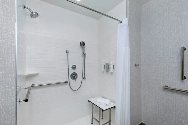 غرفة بسرير كينج لذوي الإعاقة، Hampton Inn Pikeville 4/4