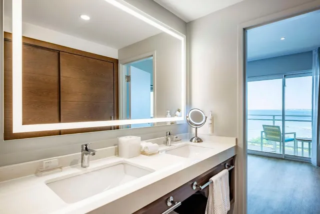 Master, Suite, King Bed, Ocean Front, Embassy Suites by Hilton Aruba Resort 6/6