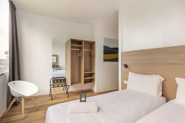 غرفة قياسية بسريرين منفصلين، B&B Hotel Pomezia Roma 5/9
