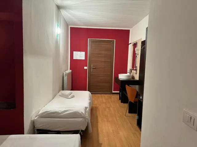 Economy, Triple, 1 Double and 1 Single Bed, Guidi 6/10