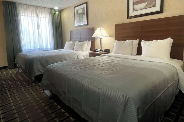 غرفة قياسية بسريرين كوين، Quality Inn Raton, NM 3/7