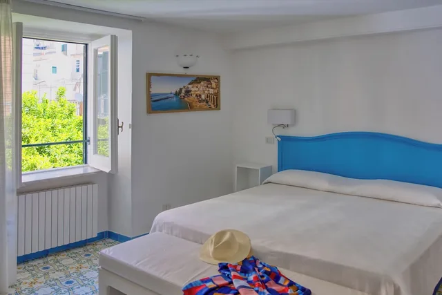 Classic, Triple, Hotel Amalfi 2/10