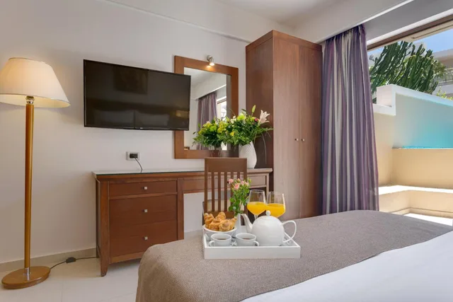 جناح جونيور بمسبح خاص، Porto Platanias Beach Resort & Spa 7/10