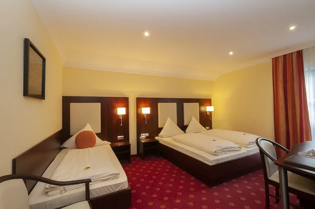 غرفة كومفورت ثلاثية بسرير كينج وسرير فردي، Hotel Musa's Grüne Tanne 1/9