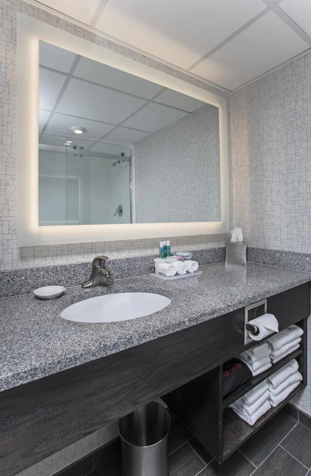 Room, 2 Queen Beds, City View, Holiday Inn Express Nags Head Oceanfront 5/5