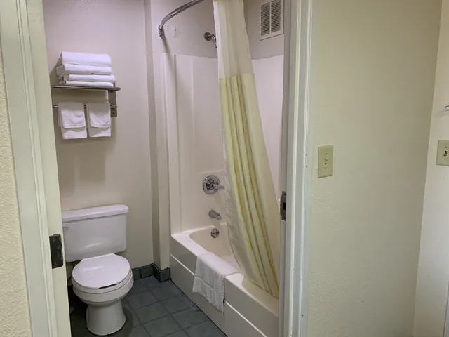 غرفة قياسية بسريرين كوين للمدخنين، Quality Inn Montgomery South 3/3