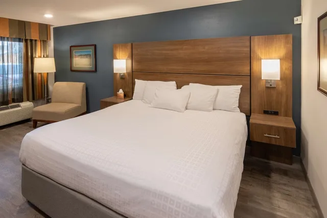 غرفة قياسية بسرير كينج، Best Western Plus Clocktower Inn 1/10