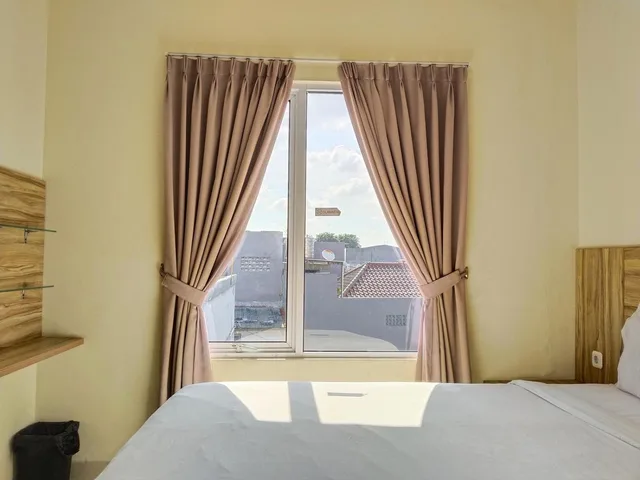 Room, Double Bed, Oyo 115 Portal Residence 2/5