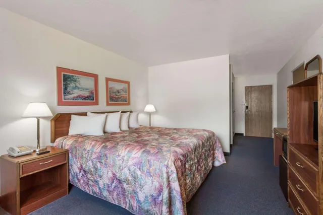 غرفة بسرير كينج لذوي الإعاقة، Days Inn By Wyndham Torrey Capitol Reef 2/2
