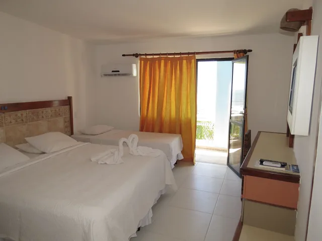 غرفة ديلوكس رباعية بسرير مزدوج وسريرين منفصلين، OPABA PRAIA HOTEL 1/10