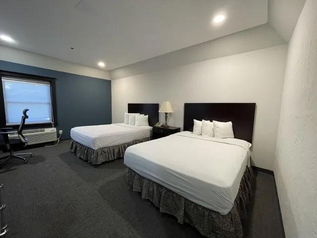 غرفة بريميوم، The Chateau Hotel And Conference Center 1/1