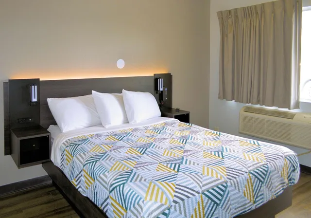 غرفة بسرير كوين لغير المدخنين، Motel6 Reno, NV - Livestock 2/7
