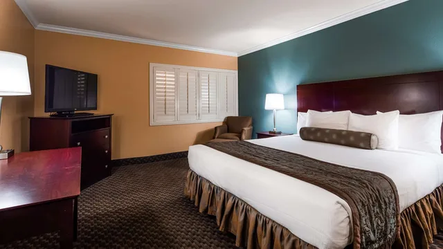 غرفة بسرير كينج، Best Western Plus Casino Royale–Center Strip 3/5