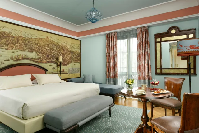 غرفة سوبيريور بسرير كينج، Grand Hotel Savoia Genova, Curio Collection by Hilton 1/4