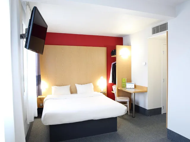 Room, Queen Bed, B&B Hotel Perpignan Sud Marche International 7/9