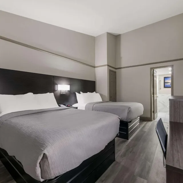 Room, Quadruple, Smoking, Quality Inn & Suites Altamonte Springs Orlando-North 3/10