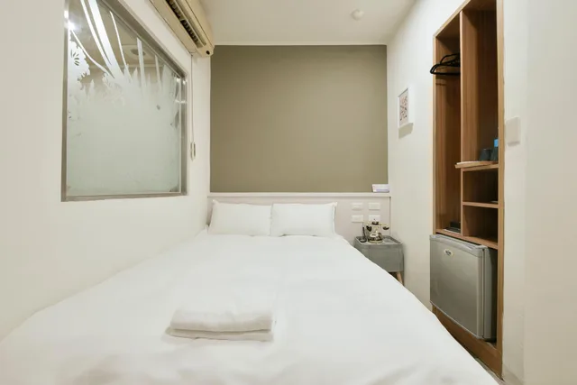 Economy, Double Bed, No Window، Raise Hotel Taichung 1/2
