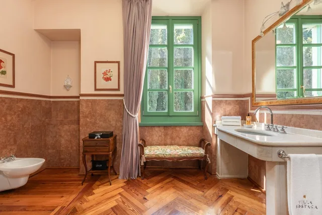 فيلا ديلوكس بسرير مزدوج وسرير فردي بإطلالة على المتنزه، Boutique Hotel Villa Sostaga 7/9
