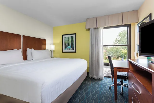 Imperial, Suite, King Bed, Sofa، Holiday Inn Express Hotel And Suites Wilmington University Center 1/4