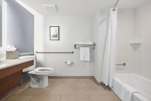 غرفة بسريرين كوين لذوي الإعاقة، Gateway Hotel Santa Monica 5/7