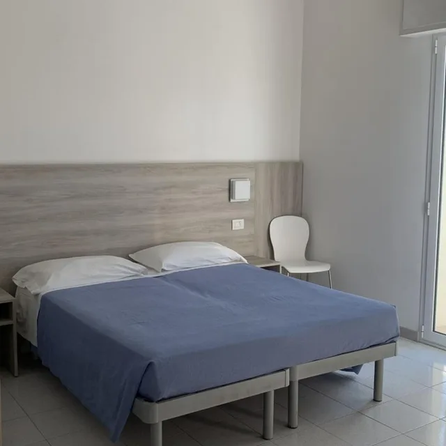 غرفة ثلاثية بشرفة، Hotel Monti 1/8