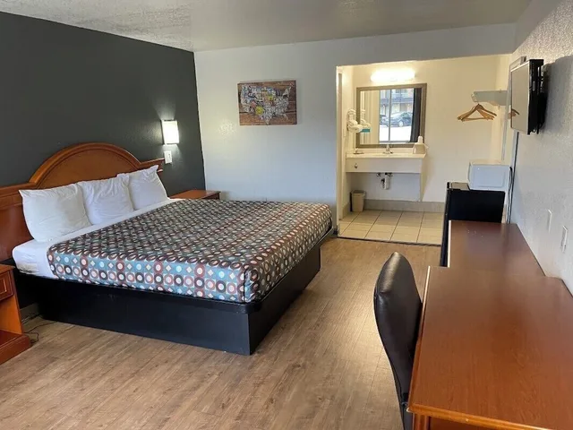 غرفة بسرير كينج، Budget Inn Greenville By Hotel O I-85 2/10