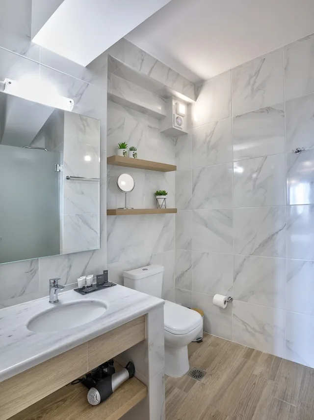 غرفة ديلوكس بسرير كينج وسرير كوين، Acropolis City Life BH 3/3
