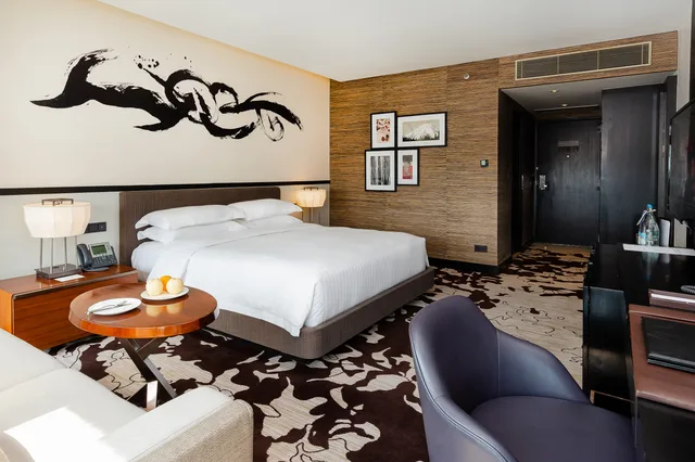 غرفة ديلوكس بسرير مزدوج أو سريرين منفصلين بإطلالة على المسبح، City of Dreams Nobu Hotel Manila 4/4