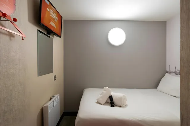 Room, No Window، easyHotel Glasgow City 1/2