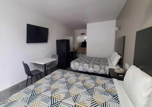 غرفة بسرير كوين، Motel 6 Branson West Silver Dollar City 6/8