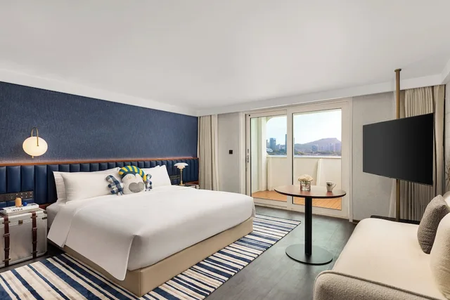 غرفة قياسية بسرير كوين بإطلالة على البحر، Voco Lianyungang Star Of Haizhoubay by IHG 2/3