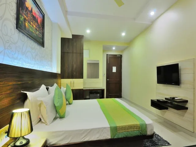 Deluxe, Double Bed, Hotel Sky Rich International 2/7