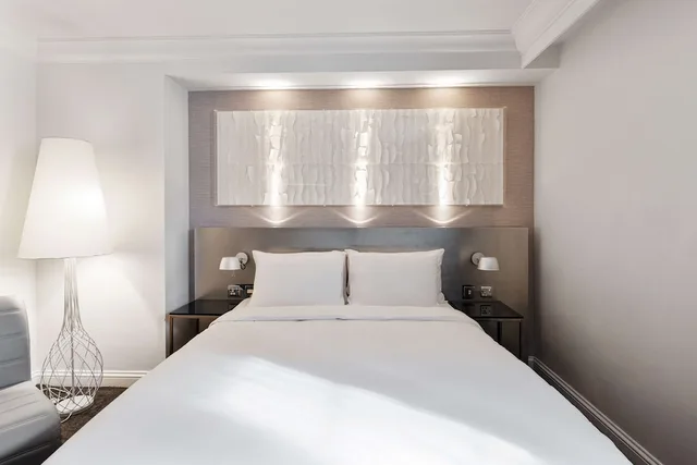 Standard, Radisson Blu Hotel, Leeds 5/8