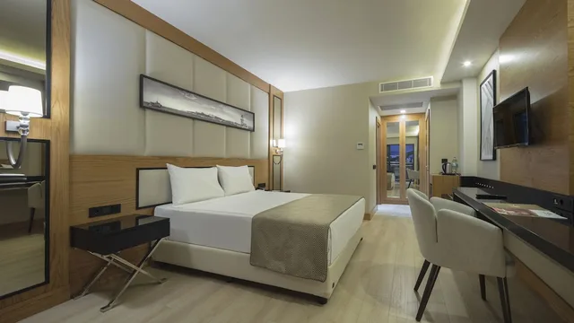 غرفة عائلية بسرير مزدوج وسريرين منفصلين، Aydinbey Queen s Palace & Spa 3/4