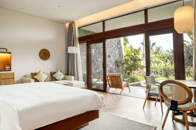 Room, King Bed, Garden View, Courtyard Area، Grand Hyatt Shenzhou Peninsula 2/6