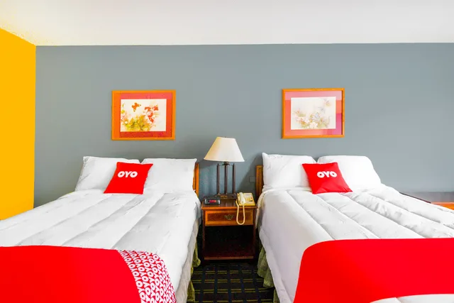2 Full Bed Smoking, OYO Hotel Williamston 1/4