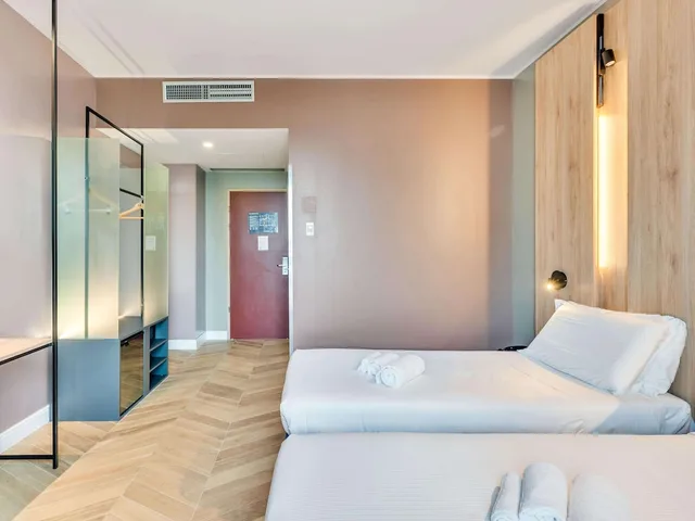 غرفة قياسية بسريرين منفصلين، B&B Hotel Milano Aosta 1/10