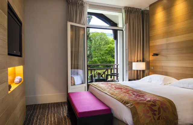 جناح جونيور بسرير كينج، Hotel Ermitage Evian Resort 3/10