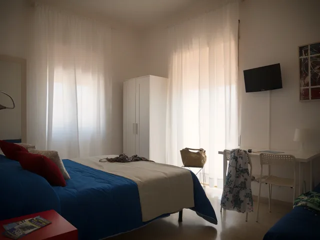 غرفة بسرير كوين وسرير فردي بإطلالة على الحديقة بشرفة، Albergo Minturnae 3/10